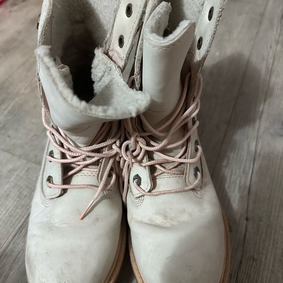 Light pink timabaland boots - Picture 2 of 2